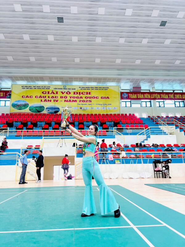 van dong vien nguyet