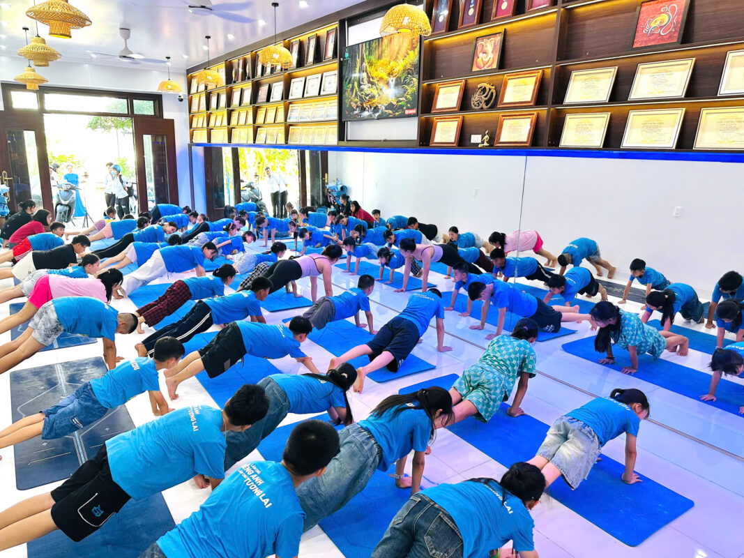 Khám Phá Các Lớp Học Trực Tiếp Tại Học Viện Huấn Luyện Thi Đấu YoGa Thành Tích Cao Quyết Vũ e du 3